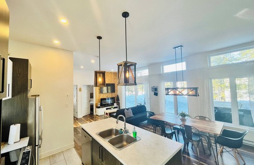 Chertsey Ski Chalet | Chalet Le Caribou au bord du Lac and Spa