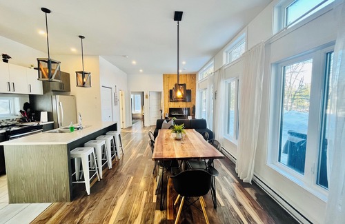 Chertsey Ski Chalet | Chalet Le Caribou au bord du Lac and Spa