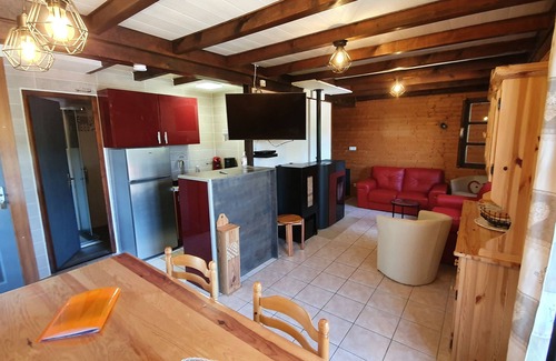 Champdray Ski Chalet | Chalet 'Le Chandeley' with Private Terrace, Private Garden and Wi-Fi