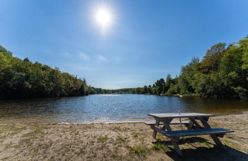 Saint-Calixte Ski Chalet | Chalet Le Cozy hot tub Lakeview beach access full of near by activities