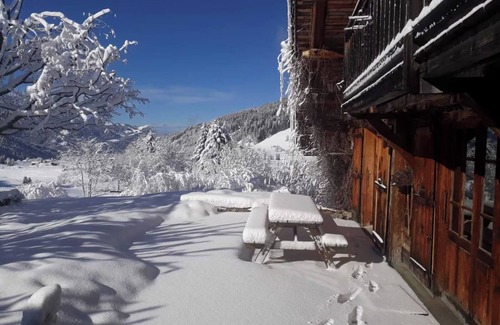 La Clusaz Ski Chalet | Chalet 'Le Vieux Madrier' with Lake View, Private Terrace and Wi-Fi