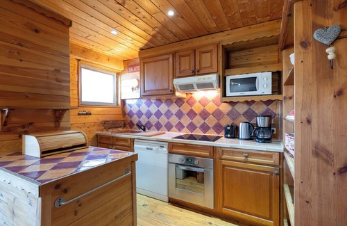 Faverges-Seythenex Ski Chalet | Chalet 'Les Grands Champs Sud' with Mountain View, Private Terrace and Wi-Fi