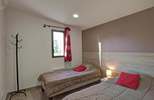 Veauchette House | Chalet lumineux et fonctionnel avec terrasse et animaux acceptés dans le Forez - FR-1-496-79