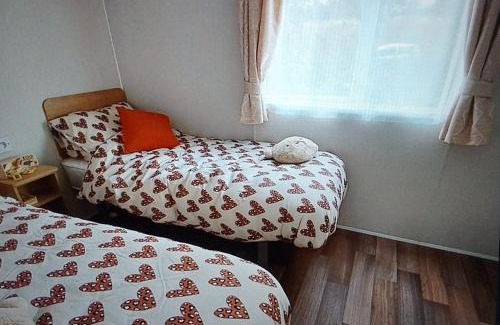 Kropswolde Apartment | Chalet Meerwijck mit Terrasse am Wasser und Meer mit Schwimmbad