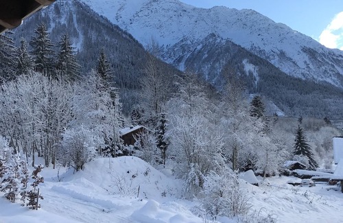 Les Bossons Ski Chalet | Chalet Mitoyen Face à Laiguille du Midi