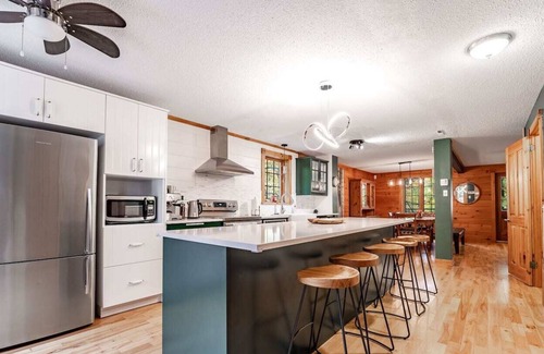 Cantley Ski Chalet | Chalet Mont Cascades w/ Spa & Fibre Optic Internet