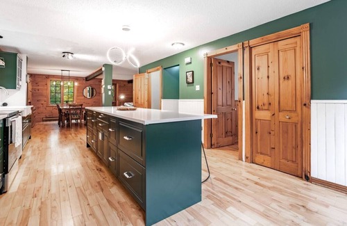 Cantley Ski Chalet | Chalet Mont Cascades w/ Spa & Fibre Optic Internet