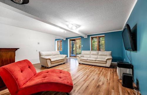 Cantley Ski Chalet | Chalet Mont Cascades w/Spa & Fibre Optic Internet