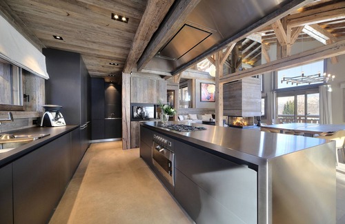 Combloux Ski Chalet | Chalet 'My World' with Private Pool, Private Garden and Wi-Fi