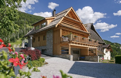 Schenna Ski Chalet | Chalet Obereggerhof. For demanding large families on the outskirts of Schenna.