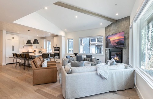 Truckee House | Chalet on Shady Lane at Schaffer's Mill, 4BDRM, Club Amenities, Ski & Golf!