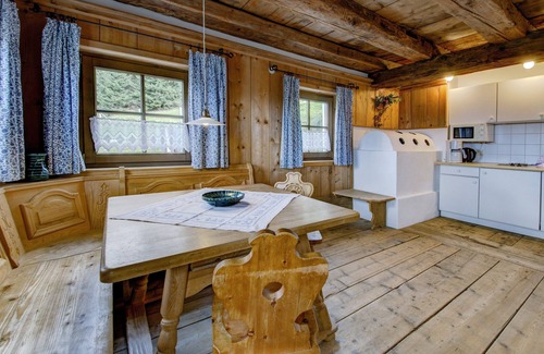 Zettersfeld Ski Resort Apartment | Chalet on Zettersfeld with Dolomites Views