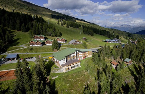 Zettersfeld Ski Resort Apartment | Chalet on Zettersfeld with Dolomites Views
