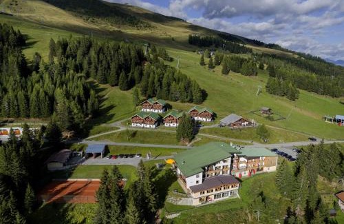 Zettersfeld Ski Resort Apartment | Chalet on Zettersfeld with Dolomite Views