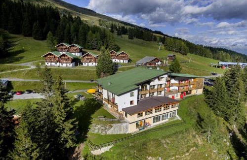 Zettersfeld Ski Resort Apartment | Chalet on Zettersfeld with Dolomite Views