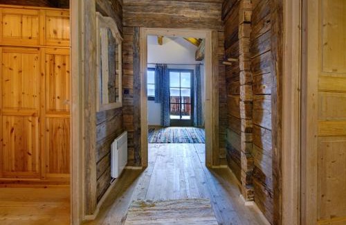 Zettersfeld Ski Resort Apartment | Chalet on Zettersfeld with Dolomite Views