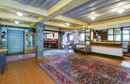 Zettersfeld Ski Resort Apartment | Chalet on Zettersfeld with Dolomites Views