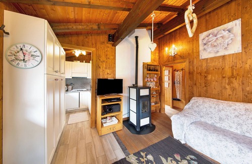 Forno di Zoldo Ski Chalet | Chalet 'Orserose I Masenin' with Mountain View, Shared Terrace and Wi-Fi