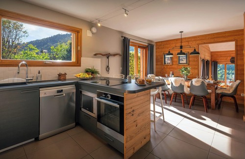 La Clusaz Ski Chalet | Chalet Paravis - La Clusaz stay for 9 sauna and games room - OVO Network