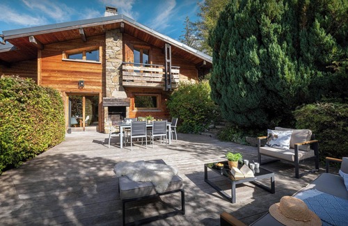 La Clusaz Ski Chalet | Chalet Paravis - La Clusaz stay for 9 sauna and games room - OVO Network