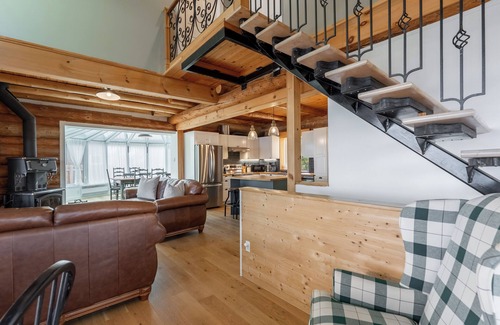 Saint-Emile-de-Suffolk Ski Chalet | Chalet Pommette | Spa | Sandy Beach | Kayaks & Rowboat | Fireplace & Firepit