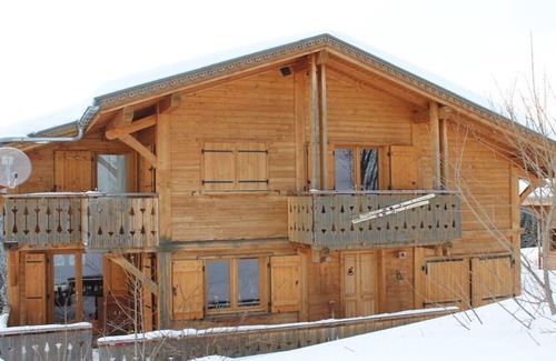 Le Praz de Lys Ski Chalet | Chalet Praz de Lys sleeps 17 on the slopes