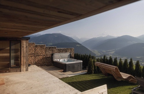 Sorafurcia Ski Chalet | Chalet 'Rueper Hof Dolomit' with Mountain View, Private Terrace and Wi-Fi