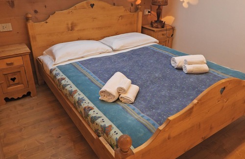 Dervio Ski Chalet | Chalet Scalotta - live the nature - with swimming pool, lake and mountains view