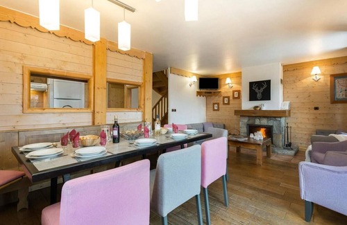 Bergers Ski Chalet | Chalet, ski-in/ski-out & foot of the slopes, terrace, fireplace or stove, parking, tv, 195-200m²