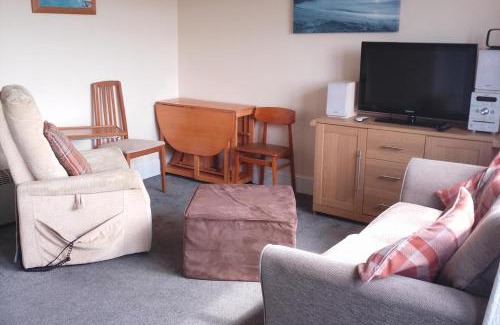 Lydd-on-Sea Ski Chalet | Chalet - Sleeps 4 - Parking - Garden