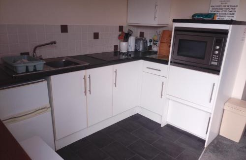 Lydd-on-Sea Ski Chalet | Chalet - Sleeps 4 - Parking - Garden