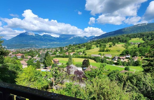 Saint-Jorioz Ski Chalet | Chalet sleeps 9/SPA, Saint-Jorioz, quiet location lake and mountain views