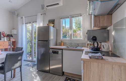 La Teste-de-Buch House | Chalet "Studio Bassin D'Arcachon" with Shared Pool, Private Terrace & Wi-Fi