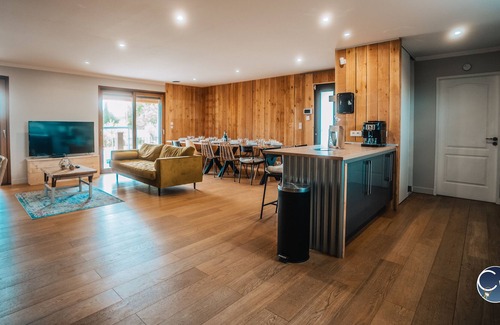 La Bruguiere Villa | *Chalet Style Villa with Pool and Jacuzzi*