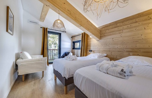 Plagne 1800 Ski Chalet | Chalet Tarentaise - Seven Bedroom Chalet, Sleeps 15