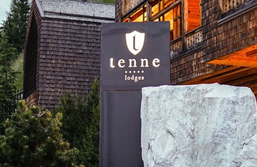 Racines Apartment | Chalet 'Tenne Chalet' with Mountain View, Shared Pool & Wi-Fi
