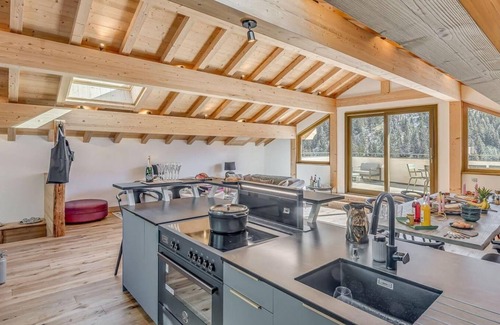 Champagny-en-Vanoise Ski Chalet | Chalet, terrace, balcony, parking, tv, ski locker, 220m², Champagny-en-Vanoise