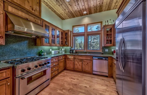 Sugar Bowl Resort House | Chalet Town Home - Beautiful Townhome nestled in the California's Sierra