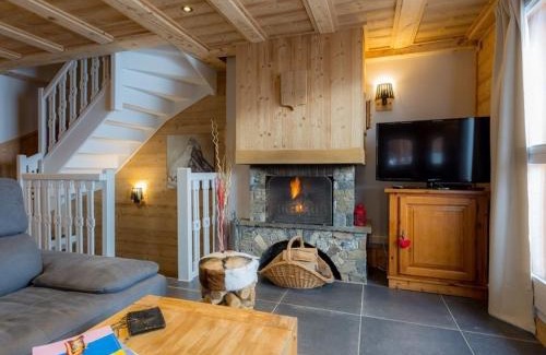 Val-Thorens Ski Chalet | "Chalet Triplex 12 Pers à Val Thorens - 4 Flocons Or, Cheminée, WiFi, Proche Pistes et Commerces" - FR-1-637-10