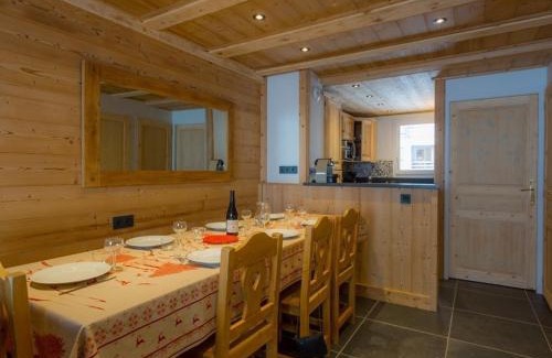 Val-Thorens Ski Chalet | "Chalet Triplex 12 Pers à Val Thorens - 4 Flocons Or, Cheminée, WiFi, Proche Pistes et Commerces" - FR-1-637-10