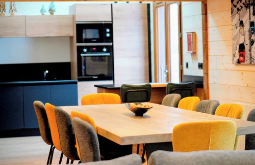 Mont-de-Lans Ski Chalet | Chalet 'Valentine' with Mountain View, Private Terrace and Wi-Fi