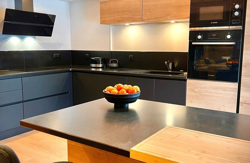 Mont-de-Lans Ski Chalet | Chalet 'Valentine' with Mountain View, Private Terrace and Wi-Fi