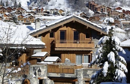 Champagny-en-Vanoise Ski Chalet | Chalet, view village/forest, terrace, balcony, fireplace or stove, parking, tv, 120m²