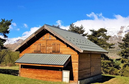 La Joue du Loup Ski Chalet | Chalet, view mountain, terrace, parking, tv, ski locker, 55m², La Joue du Loup