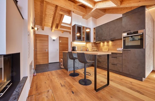 Garmisch-Partenkirchen Apartment | Chalet Wild - stylish attic flat for peace seekers and mountain lovers