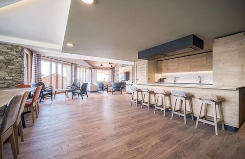 La Rosiere Ski Chalet | Chalet, wifi, 100m from ski slopes, 3rd floor, swimming pool, sauna, hammam, balcony, tv, ski locker