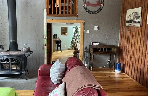 Mont Ste. Marie Ski Chalet | Chalet walk to Ski Hill Sleeps 12 5 bedrooms and bunk bed