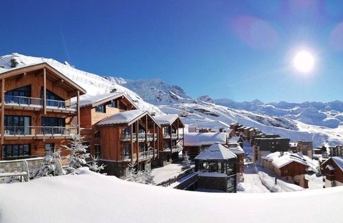 Val-Thorens Ski Chalet | Chalet, wifi, 50m from ski slopes, sauna, terrace, balcony, fireplace or stove, tv, ski locker