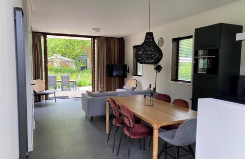 Hulshorst House | Chalet with 2 bedrooms, a bed box and a terrace