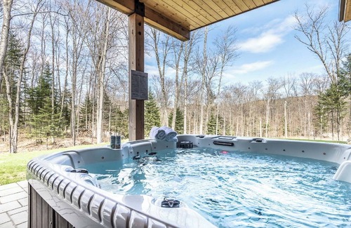 Mont-Tremblant Ski Chalet | Chalet with gorgeous areas, and an exquisite design alpine contemporary.